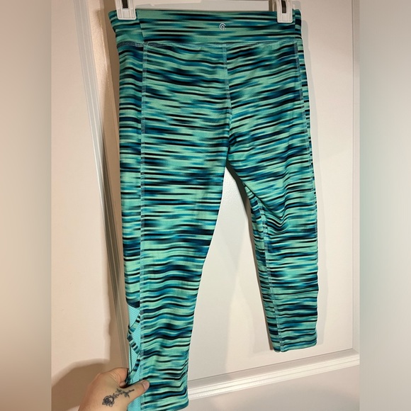 Champion 2 Piece Set Women’s TealCapri Leggings and Short Sleeve Top Size Large - Picture 8 of 15